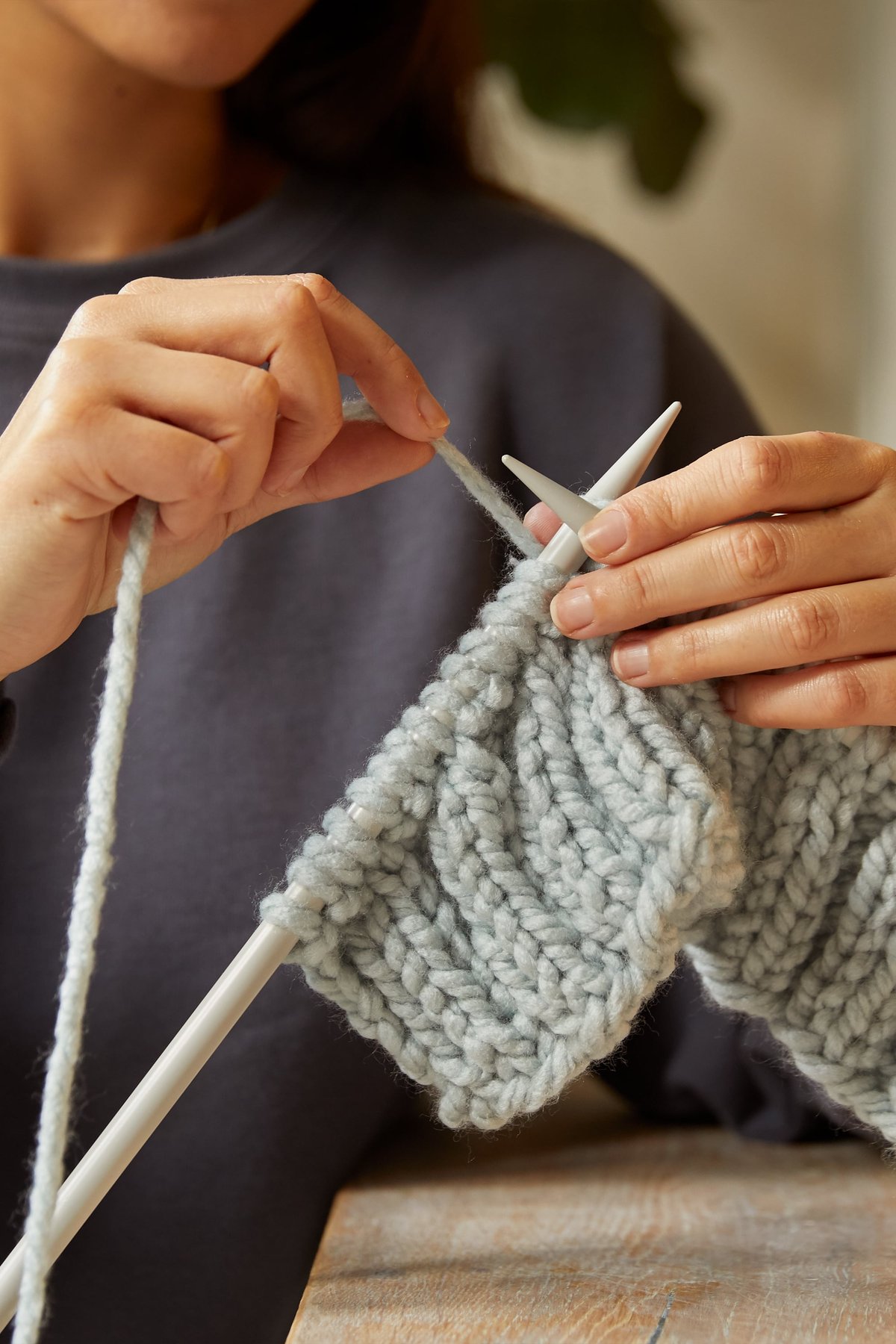 Kit Tricot Débutant Bonnet Gris – Tout Inclus Avec Fils, Aiguilles Bambou & Métal, Instructions Pas à Pas Pour Adultes Et Ados