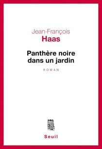 Panthère noire dans un jardin