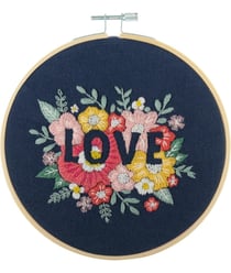Kit de Broderie "LOVE" avec Cercle en Bois de 15 cm - Trimits 47 Love