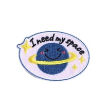 Ecusson thermocollant rigolo planet i need my space 5,5cm x4cm (1 unité)