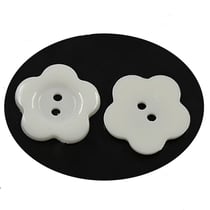10 BOUTONS Acrylique BLANC forme Fleur 22 mm 2 trous - creation couture diy
