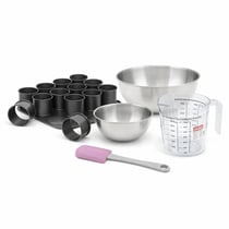 Set pâtisserie avec plaque à 12 mini moules ronds 38 x 30 cm en acier, 2 bols à mixer, verre mesureur et spatule Zenker