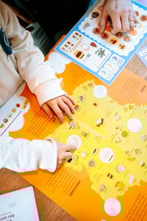 Jeu éducatif sensoriel Les épices et le piquant –Découvrir les épices et les aliments qui piquent – Coquillettes club – 4-8 ans