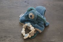 Hochet bois crochet bleu Montessori