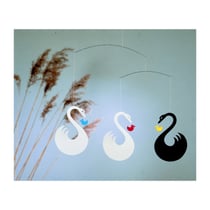 Mobile en Carton Flensted - Fantaisie de Cygnes Élégants