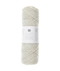 Découvrez la Pelote de Laine et Soie Luxury Natural Silk Blend de Rico Design : Douceur et Luxe pour Vos Créations Estivales 02 Ecru