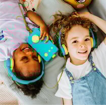 Lunii - Ma Fabrique à Histoires Vert avec son Casque assorti Vert et sa Coque Verte