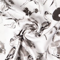 Tissu Viscose imprimé Lio perruches et cigognes Noir sur fond Blanc