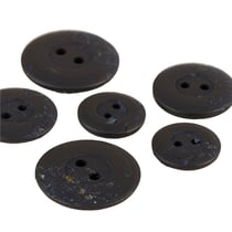 Lot de 6 boutons ronds 2 trous copeaux 19mm Noir