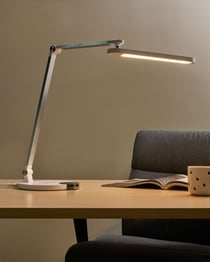 Lampe de Bureau Blanche en Matériau Synthétique 3 Modes de Température Chargeur sans Fil Variateur Abat-Jour Réglable Style Moderne