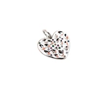 1 Pendentif coeur martelé 17*15mm argenté et zircons multicolores