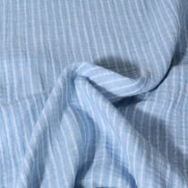 Tissu Double gaze de Coton Poppy Rayé blanc sur fond Bleu clair