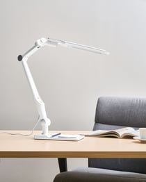 Lampe de Bureau LED Argentée avec Bras Réglable et Pivotant Variateur Modes CCT