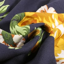 Tissu Crêpe de viscose Flowers sur fond Bleu marine