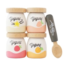 Ensemble de yaourts en bois