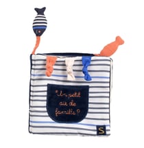 Livre d'éveil marinière avec détail poisson