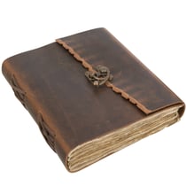 Carnet vintage avec une couverture en cuir brun