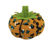 Tomate porte-épingles 8cm imprimé moucheté jaune moutarde bleu