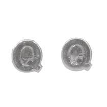 Lettres en cire - Q - , argent, 9mm, 2 pces