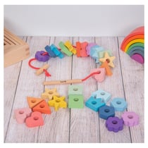 Formes de lacage en bois arc - en - ciel 28 pieces et 1 lacet - TickiT