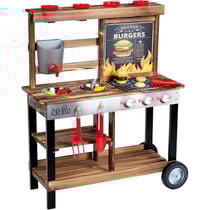 Cuisine d'été avec barbecue en bois