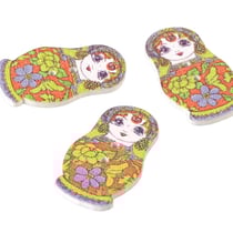 Lot de 6 boutons en bois poupée russe rouge et vert 30mm