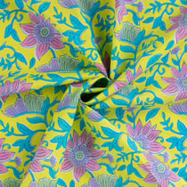 Tissu Voile de Coton Ishika Fleurs Rose poudré sur fond Jaune soleil