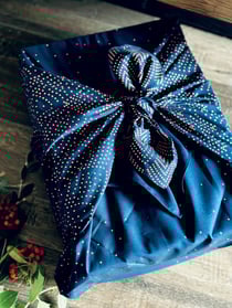 Papier Cadeau Réutilisable Emballage Furoshiki Coton Recyclé : Pôle Nord (BLEU NUIT) (Taille L) 85x85 cm collection monochrome