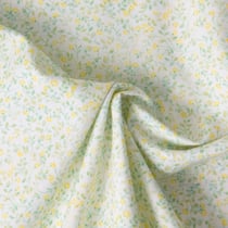 Tissu Popeline de Coton légère Fleur vert d'eau et jaune pastel sur fond Blanc cassé