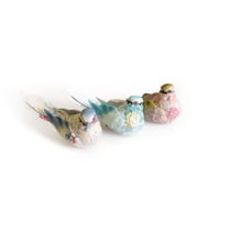 3 OISEAUX PAPIER COULEUR SUR PINCE - 10X4 CM