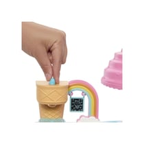 Barbie Chelsea Glacier Ice Cream Shop : ensemble de jeu avec 1 poupée, pâte sensorielle et accessoires
