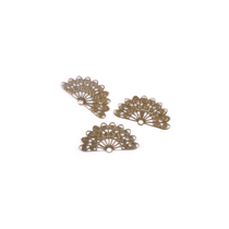 5 embellissements en métal bronze éventails