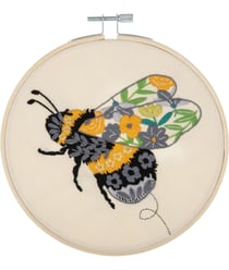 Kit de Broderie "Floral Bee" avec Cercle en Bois de 15cm – Trimits 51 Floral Bee