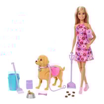 Barbie en balade du chien