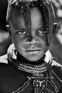 Tableau photo 50 × 75 cm – Panneau rigide – Himba – par Marion Staderoli