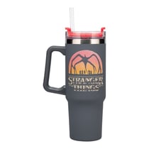 Stranger Things 5 - Mug avec paille coudée Stranger Things 5 900 ml