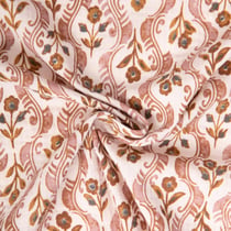 Tissu Double gaze de Coton Kandla floral camel sur fond Rose pâle