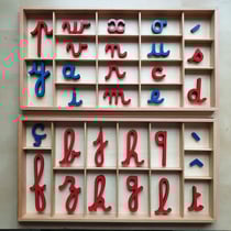 Alphabet v1 et sa boîte Montessori