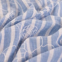 Tissu Aspect Lin rayures et fleurs sur fond Bleu ciel