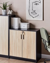 Petite Armoire à 2 Portes Noir et Bois Clair 80 cm en Panneaux Particules Bois et Métal Finition Mélaminée Etagère Réglable Fermeture à Clef