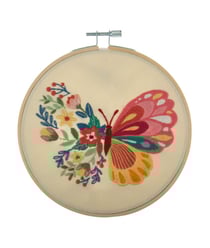 Kit de Broderie "Papillon" avec Cercle en Bois de 15cm – Trimits | Idéal pour Débutants et Passionnés 43 Papillon