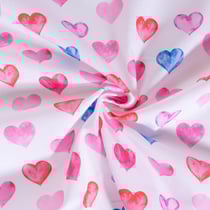 Tissu Coton imprimé Coeur rouge, bleu et rose sur fond Blanc