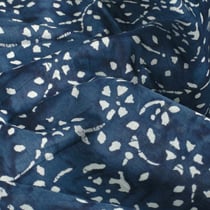 Tissu  Voile de Coton Batik Naya sur fond Bleu nuit
