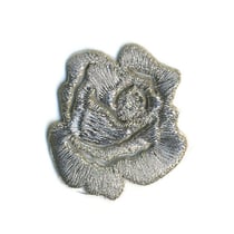 Lot de 3 écussons thermocollants petite rose argent - lurex 3x3.5cm