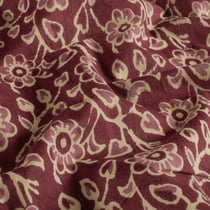 Tissu Voile de Coton Batik Fleurs Kencana sur fond Bordeaux