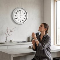 Horloge analogique radio-pilotée blanche