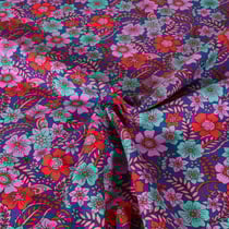 Tissu Popeline de Coton Poppy Fleurs bleues et lilas sur fond Bleu roi