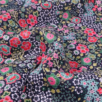 Tissu Coton Dashwood Studio Ace Lawn Fleuri bleu sur fond Bleu marine