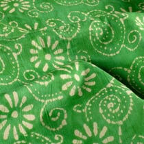 Tissu  Voile de Coton Batik Naya Bali sur fond Vert gazon