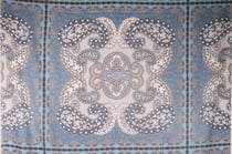 Tissu  Panneau Satin Gianni Tessuti 90x140cm arabesque sur fond Bleu